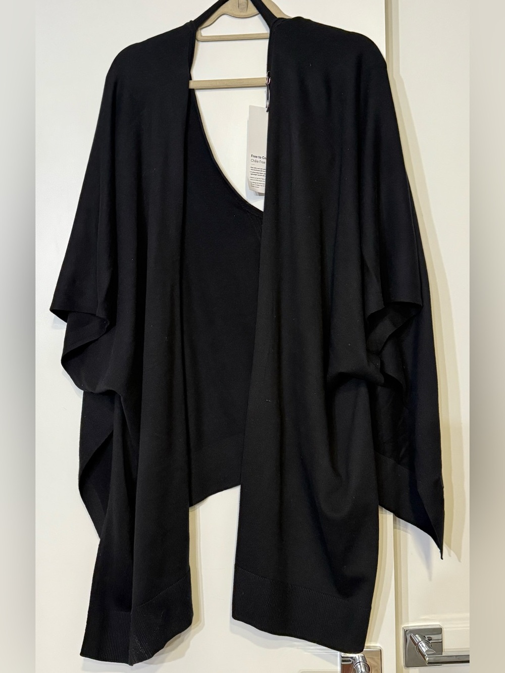 Lululemon Free to Coast Wrap. NWT